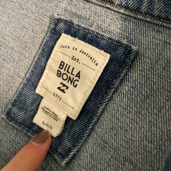 Billabong denim jacket cropped size Large but fits a small - Picture 4 of 4